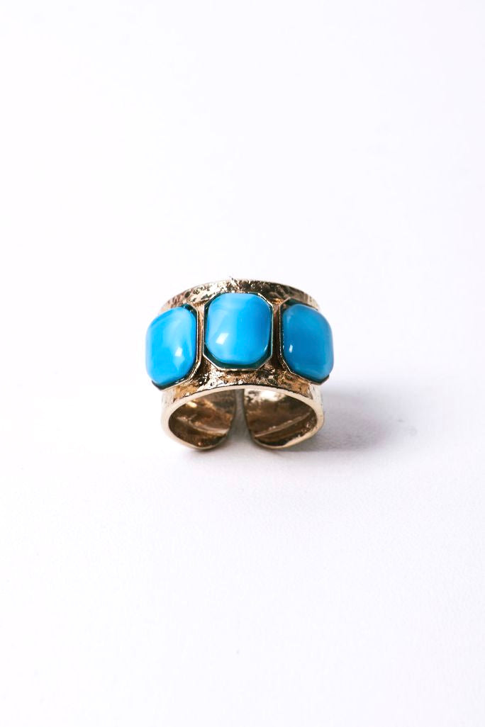 RING WITH THREE TURQUOISE STONES